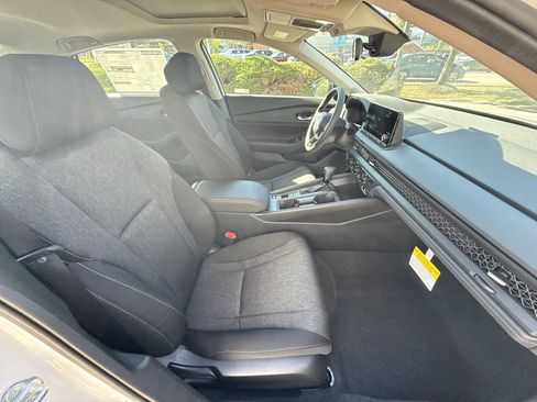 Used 2025 Honda Accord SE image 41