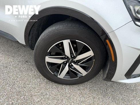 Used 2022 Kia Sorento EX w/ Panoramic Sunroof Package FWD image 45