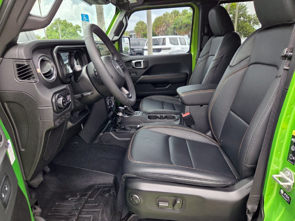 Certified 2025 Jeep Gladiator Sport AWD/4WD image 14