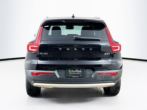 Used 2025 Volvo XC40 B5 Plus image 7