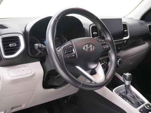 Used 2021 Hyundai Venue SEL w/ Premium Package image 9