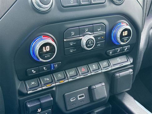 Used 2020 GMC Sierra 1500 AT4 w/ Off-Road Performance Package image 14