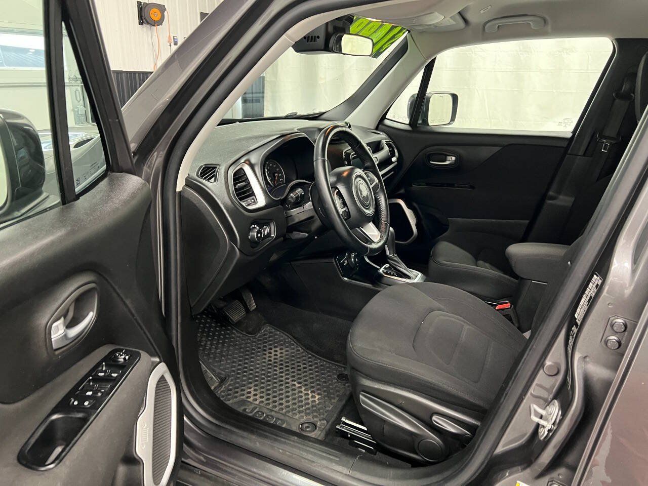 Used 2019 Jeep Renegade Latitude w/ Cold Weather Group AWD/4WD image 7