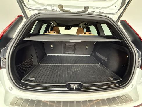 Used 2020 Volvo V60 T5 Momentum FWD image 26