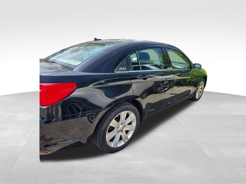 Used 2013 Chrysler 200 Touring FWD image 7