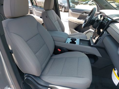 New 2025 GMC Acadia Elevation image 10