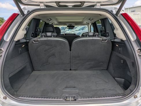 Used 2019 Volvo XC90 T5 Momentum w/ Multimedia Package AWD/4WD image 9