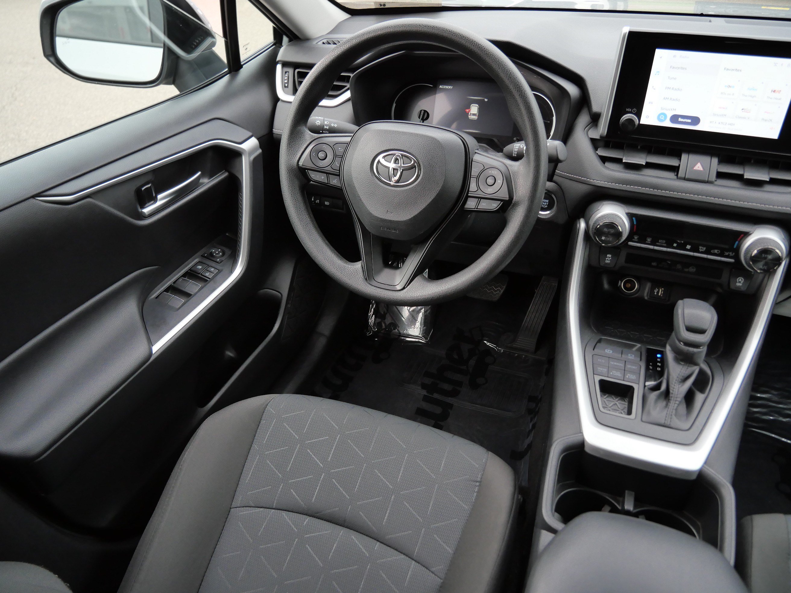 Certified 2025 Toyota RAV4 XLE AWD/4WD image 10