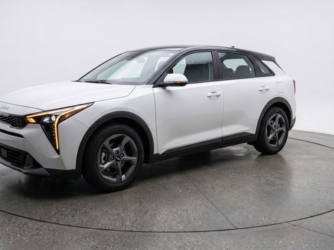 Used 2025 Kia K4 FWD image 3
