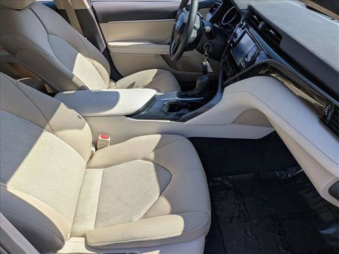 Used 2019 Toyota Camry LE FWD image 19