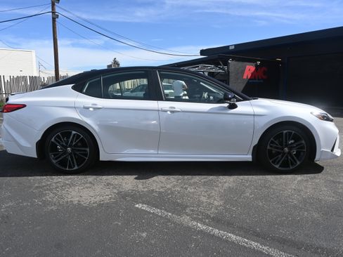 Used 2026 Toyota Camry Hybrid image 28