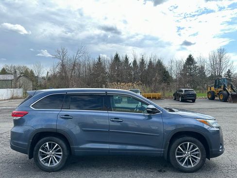 Used 2017 Toyota Highlander XLE w/ Carpet Mat Package image 12