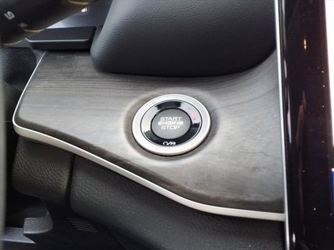 Used 2023 Jeep Grand Cherokee Limited w/ Black Appearance Package image 16