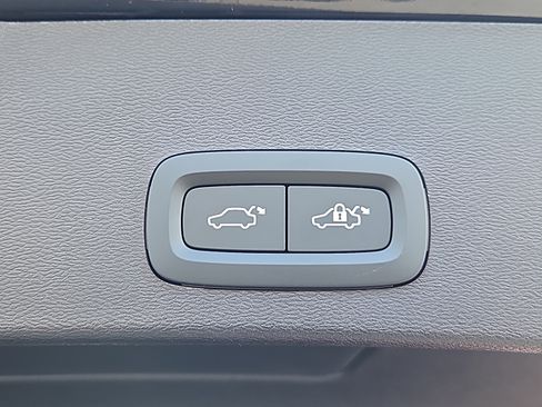 New 2025 Volvo XC40 B5 Plus w/ Protection Package Premier image 13