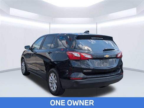 Used 2020 Chevrolet Equinox LS w/ LS Convenience Package FWD image 2