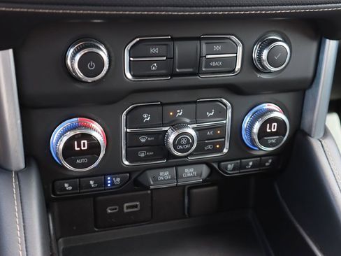 Used 2021 GMC Yukon XL SLT image 18