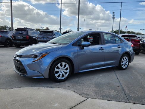 Certified 2025 Toyota Corolla LE image 3