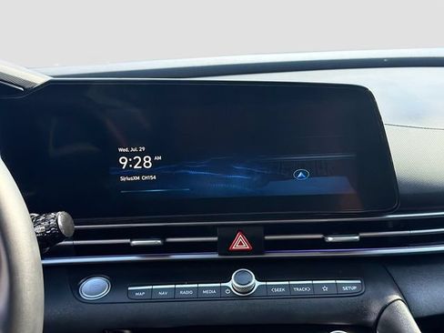 Certified 2025 Hyundai Elantra SEL FWD image 15
