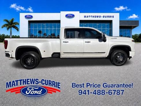 Used 2024 Chevrolet Silverado 3500 High Country w/ High Country Premium Package AWD/4WD image 3