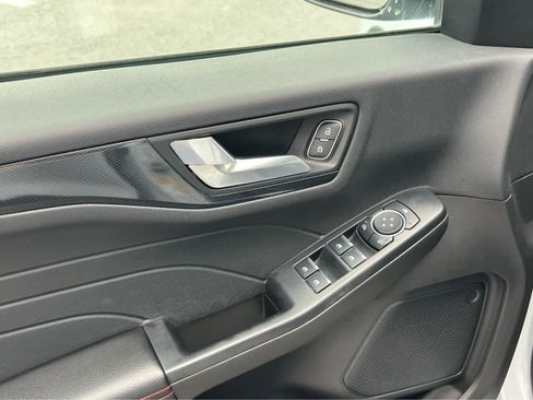 Used 2025 Ford Escape ST-Line Select AWD/4WD image 30