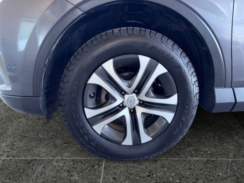 Used 2018 Toyota RAV4 LE AWD/4WD image 20