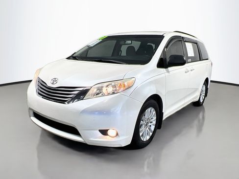 Used 2017 Toyota Sienna Limited FWD image 11