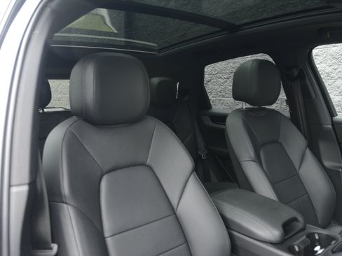 Certified 2025 Porsche Cayenne AWD/4WD image 24