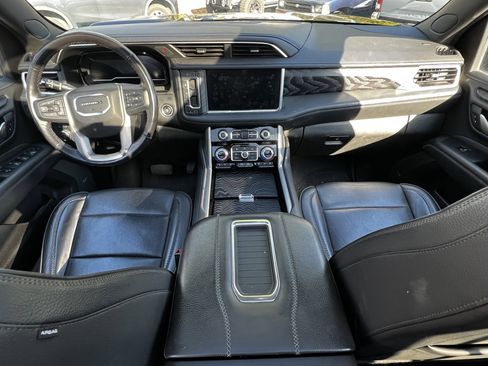 Used 2022 GMC Yukon XL Denali w/ Advanced Technology Package image 36