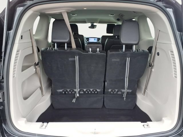 Used 2023 Chrysler Pacifica Touring-L FWD image 23