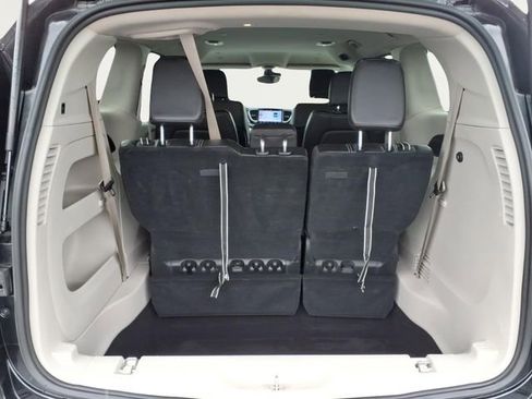 Used 2023 Chrysler Pacifica Touring-L FWD image 23