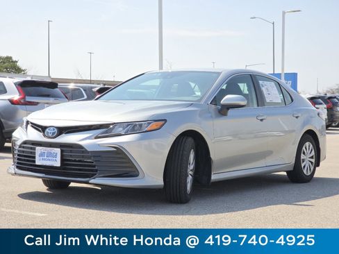 Used 2024 Toyota Camry LE FWD image 14