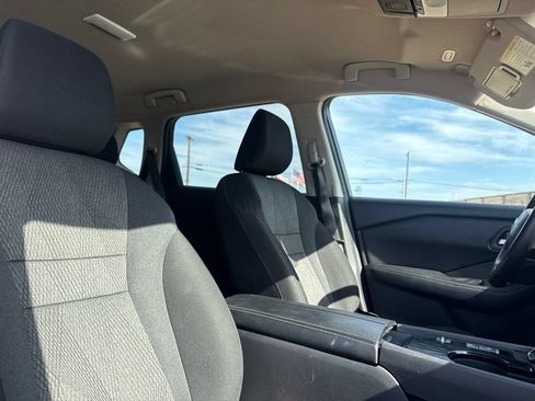 Certified 2025 Nissan Rogue SV FWD image 26
