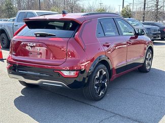 Used 2023 Kia Niro Wind w/ Wind Preserve Package video 2