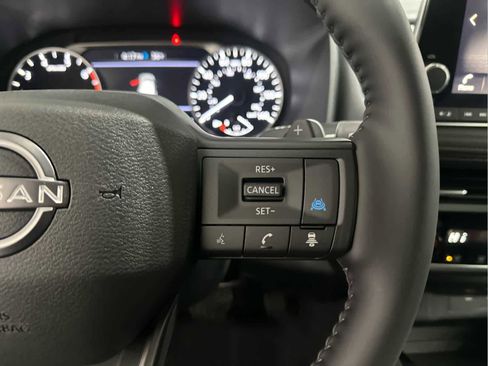 Used 2025 Nissan Rogue SV image 18