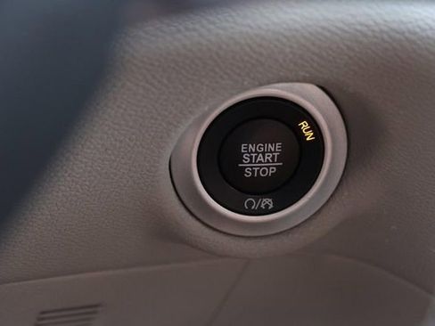 Used 2023 Chrysler Voyager LX FWD image 16