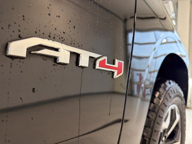 Used 2025 GMC Yukon XL AT4 w/ AT4 Premium Package AWD/4WD image 38