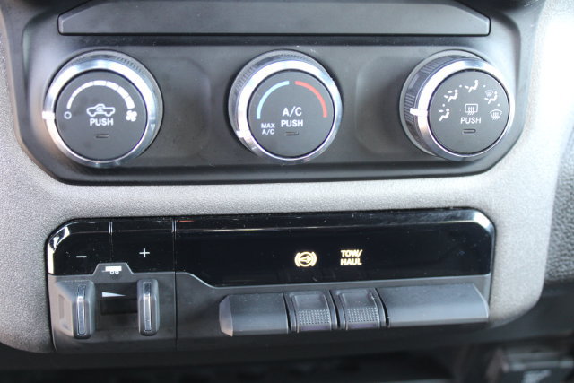 Used 2024 RAM 3500 Tradesman w/ Chrome Appearance Group AWD/4WD image 39