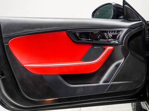 Used 2019 Jaguar F-TYPE P300 image 34