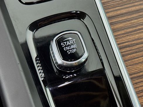 Used 2023 Volvo XC60 B5 Plus w/ Protection Package Premier image 20