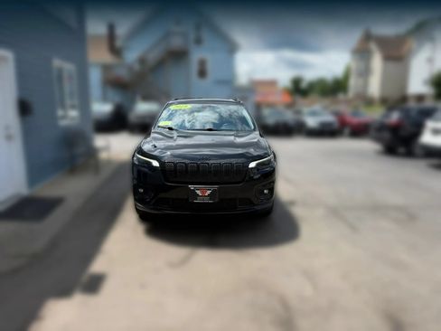 Used 2019 Jeep Cherokee Latitude Plus AWD/4WD image 7