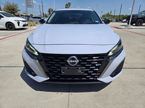 Used 2025 Nissan Altima 2.5 SR FWD image 8