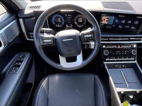 Used 2025 Hyundai Santa Fe SEL FWD image 7