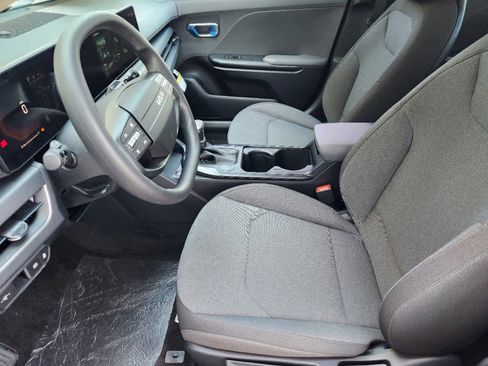New 2025 Kia K4 LX image 10