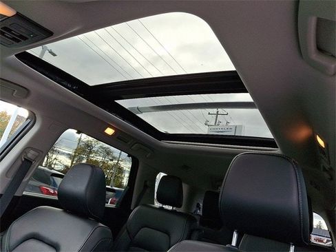 Used 2024 Nissan Pathfinder SL w/ SL Premium Package image 15