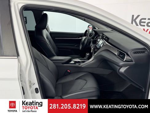 Used 2020 Toyota Camry SE FWD image 19