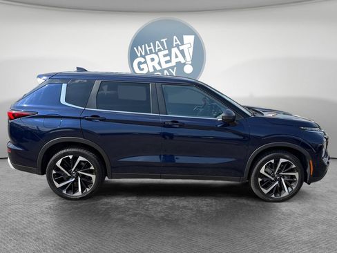 Used 2022 Mitsubishi Outlander SE AWD/4WD image 2
