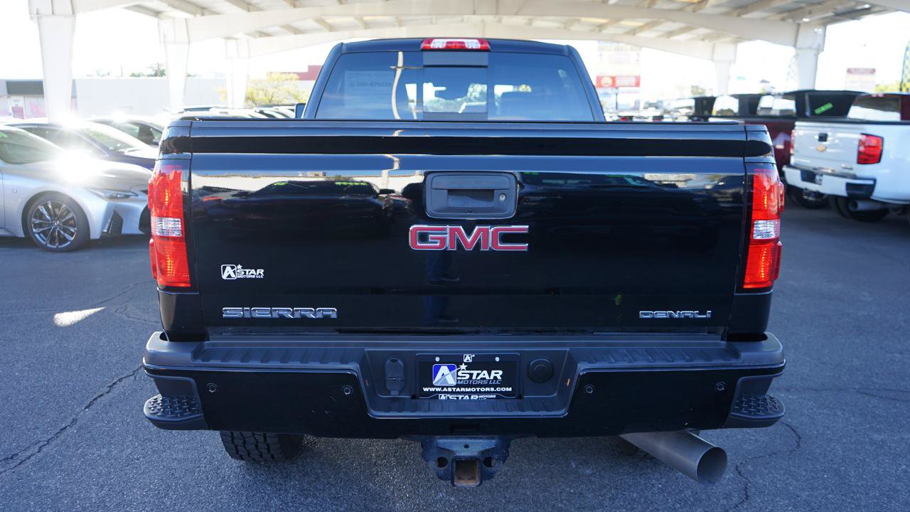 Used 2019 GMC Sierra 2500 Denali w/ Duramax Plus Package AWD/4WD image 4