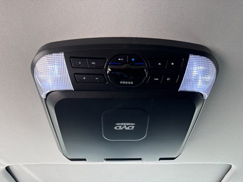 Used 2018 Chevrolet Traverse Premier AWD/4WD image 29