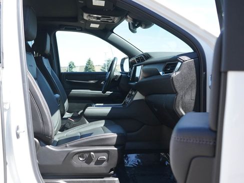 Used 2023 GMC Yukon Denali AWD/4WD image 11