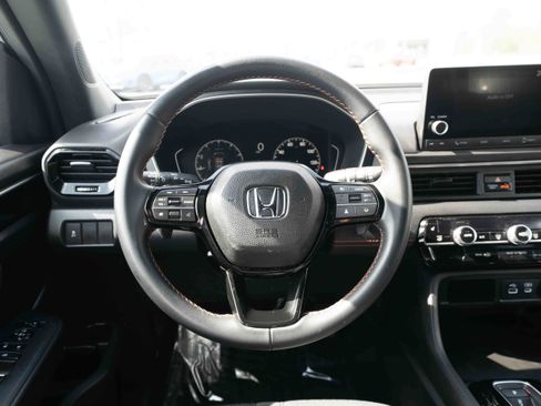 Certified 2025 Honda Pilot Sport image 21